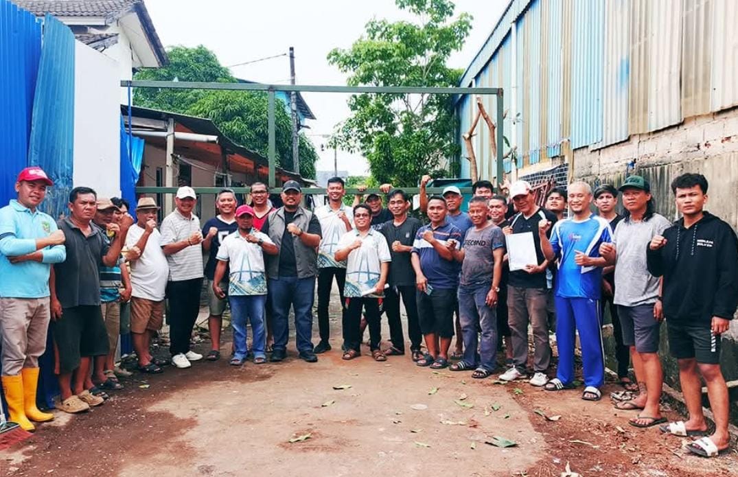 Camat Sagulung Turun Langsung Gotong Royong, Bersihkan Jalan Alternatif di Perumahan Sentosa Perdana