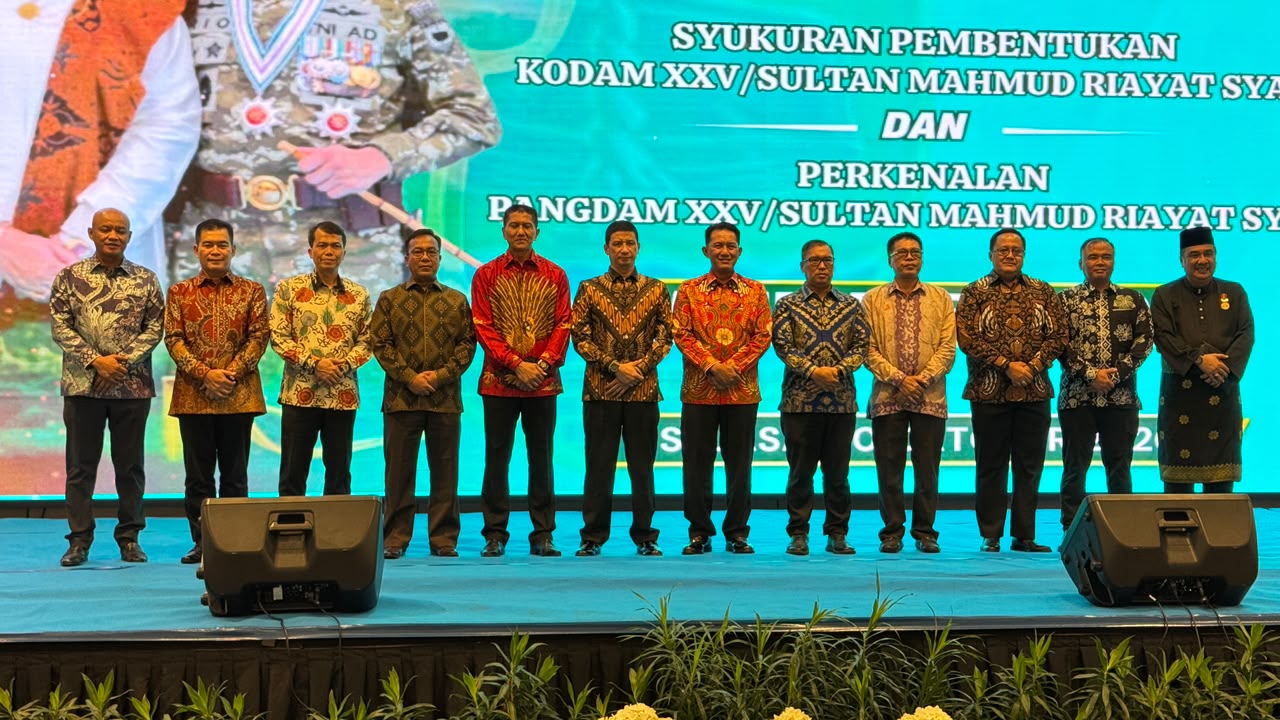 Wakil Gubernur Kepri, Nyanyang Haris Pratamura saat menghadiri Syukuran Pembentukan Kodam XXV/Sultan Mahmud Riayat Syah sekaligus perkenalan Pangdam XXV/Sultan Mahmud Riayat Syah, Mayor Jenderal TNI Rionardo, di Wyndham Hotel, Batam, Selasa (20/10/2026).