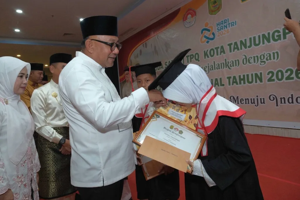 Wisuda Santri TPQ ke-9, Lis Darmansyah Tekankan Pengamalan Al-Qur’an dalam Kehidupan